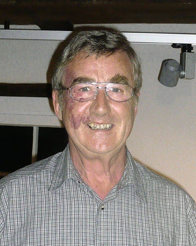 Heimatdichter Hansfrieder Geugelin aus...die Zuhörer in seinen Bann zu ziehen. | Foto: brust Heimatdichter Hansfrieder Geugelin aus...die Zuhörer in seinen Bann zu ziehen. | Foto: brust