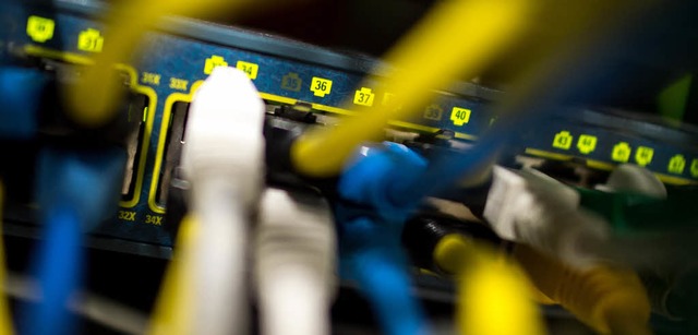 Wer hat noch den berblick?  Millionen...diese in einem Serverraum in Mnchen.   | Foto: dpa