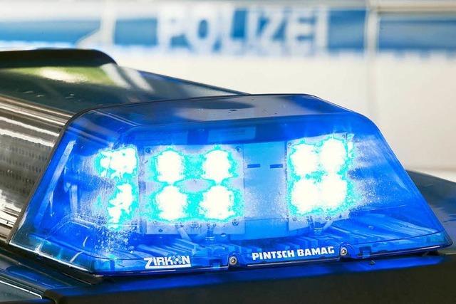 Handy, Tablet und Geldbeutel aus Auto bei Waldbad geklaut