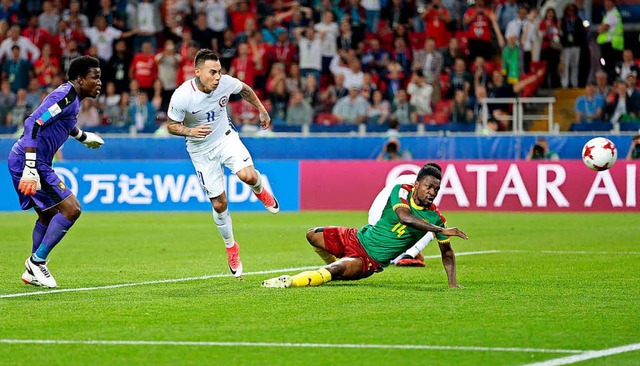 Tor? Kein Tor? Im Spiel Kamerun gegen ... war der Videobeweis stark diskutiert.  | Foto: dpa