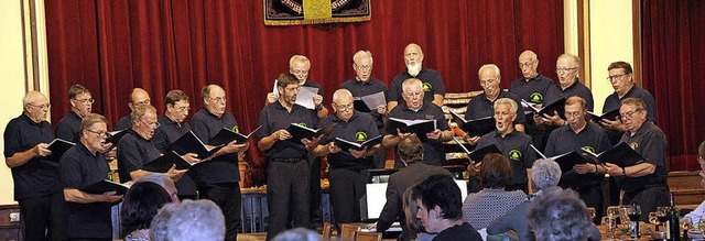 Ein Bild wie als alten Zeiten. Der Tra...ste kam der Mnnerchor aus Zunzingen.   | Foto: Horst Dauenhauer