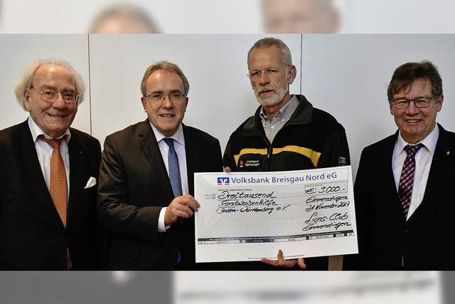 Christbume helfen Notleidenden