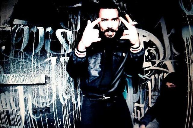 Der Schwarzwlder Musiker Blackwood rappt ber Dorftrottel