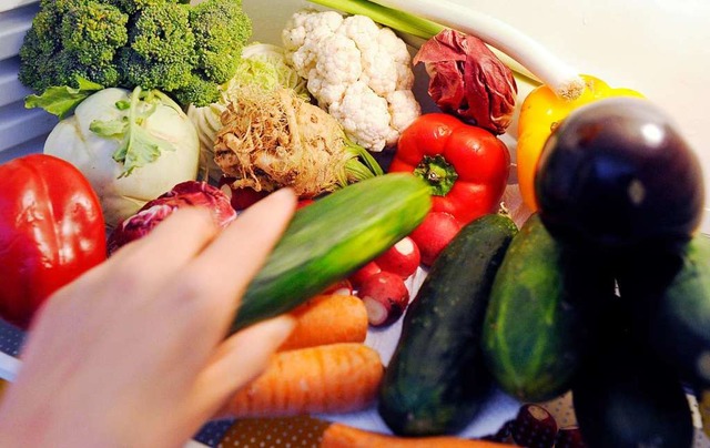 Vegetarier greifen gerne zu Gemüse. | Foto: Uli Deck Vegetarier greifen gerne zu Gemüse. | Foto: Uli Deck