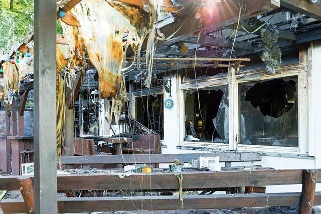 Abgebrannte Gundelfinger Gaststtte am Waldstadion soll wieder aufgebaut werden