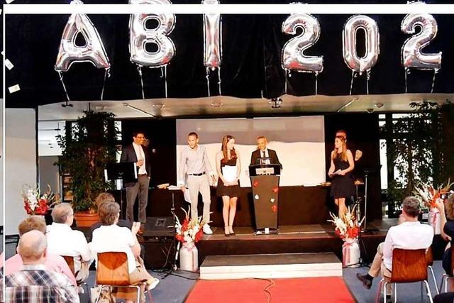 Abiturienten am Marie-Curie-Gymnasium in Kirchzarten feiern Abschluss