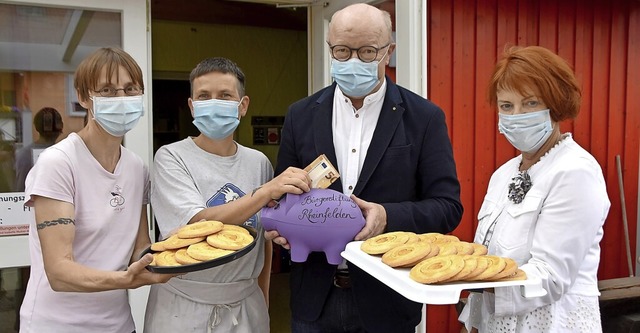 Isabelle Wilhelm (von links) und Ingri...er von der Bürgerstiftung Rheinfelden. | Foto: Horatio Gollin Isabelle Wilhelm (von links) und Ingri...er von der Bürgerstiftung Rheinfelden. | Foto: Horatio Gollin