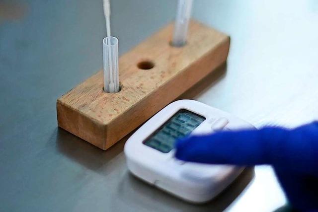 Arzt aus Heuweiler errichtet Teststation vor Gundelfinger Obermattenbad