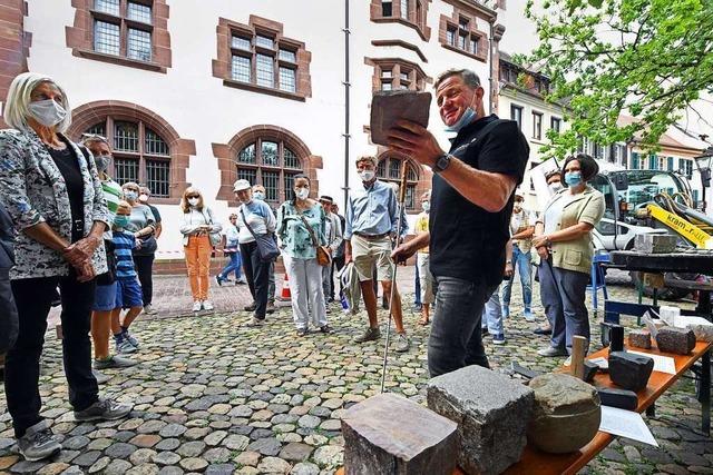 Wie in Freiburg Steine geklopft werden