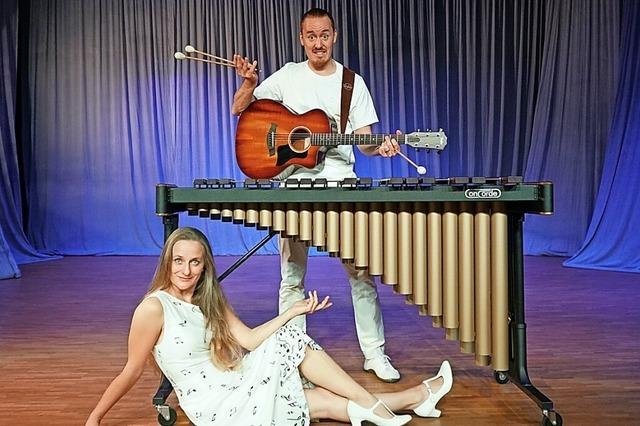 Regina Leitner und Aaron Wlchli gestalten im Schlosskeller einen unterhaltsamen Abend zum Thema Liebe