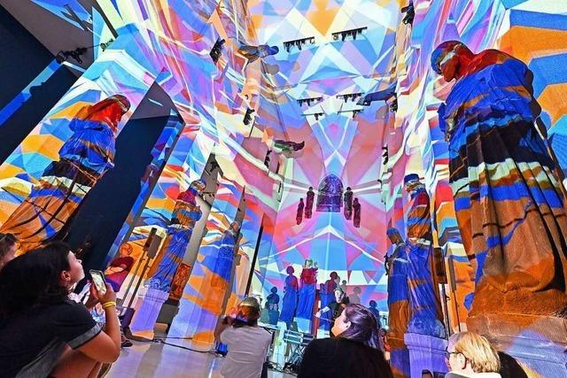 Mit Trommeln und Schlangen durch die Freiburger Museen