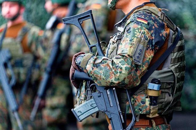 Mehr Geld fr die Verteidigung gefordert - doch woher soll es kommen?