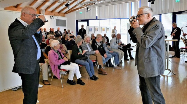 Wenn Fotografen fotografiert werden, f... dem  Stadthistoriker Hans-Jrg Jenne.  | Foto: Sylvia-Karina Jahn