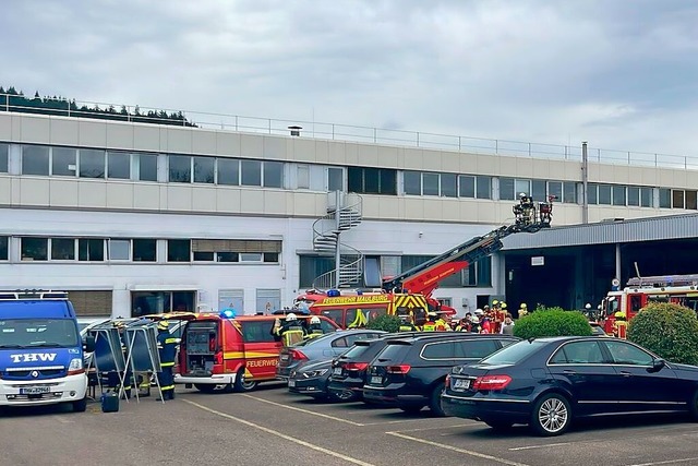 Bei Busch läuft gerade ein größerer Feuerwehreinsatz. | Foto: Nicolai Kapitz Bei Busch läuft gerade ein größerer Feuerwehreinsatz. | Foto: Nicolai Kapitz