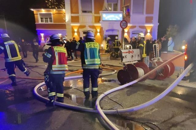 Ersthelfer verhindern bei Brand im Keller einer Bar in Brombach Schlimmeres