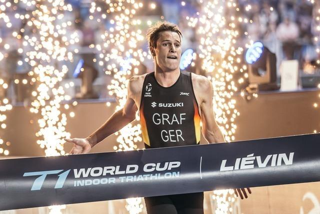 Triathlet Henry Graf feiert eine besondere Pool-Party bei seinem Weltcup-Sieg