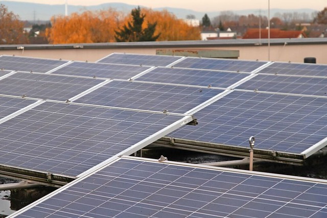 Photovoltaikanlage der Bürgerenergiege...t in eine neue Anlage beim Schwimmbad. | Foto: Thilo Bergmann Photovoltaikanlage der Bürgerenergiege...t in eine neue Anlage beim Schwimmbad. | Foto: Thilo Bergmann