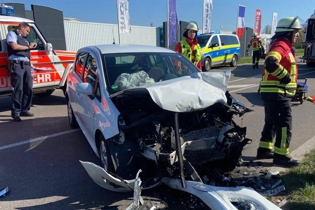 Drei Schwerverletzte bei Unfall auf der B3 zwischen Herbolzheim und Kenzingen