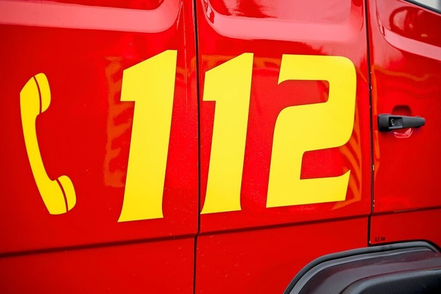 Die Feuerwehr musste die Tür aufbrechen. | Foto: Daniel Vogl (dpa) Die Feuerwehr musste die Tür aufbrechen. | Foto: Daniel Vogl (dpa)