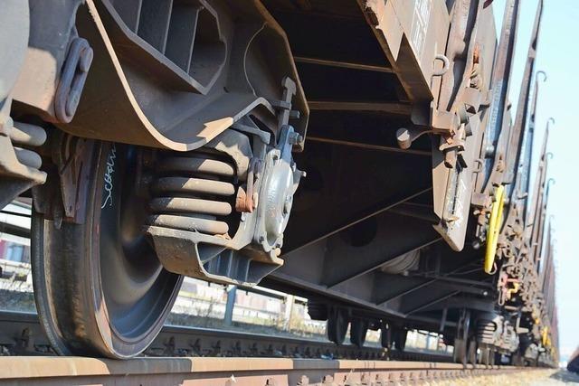 Bahnarbeiter beim Zusammenkuppeln von Waggons im Kehler Hafengebiet tdlich verletzt