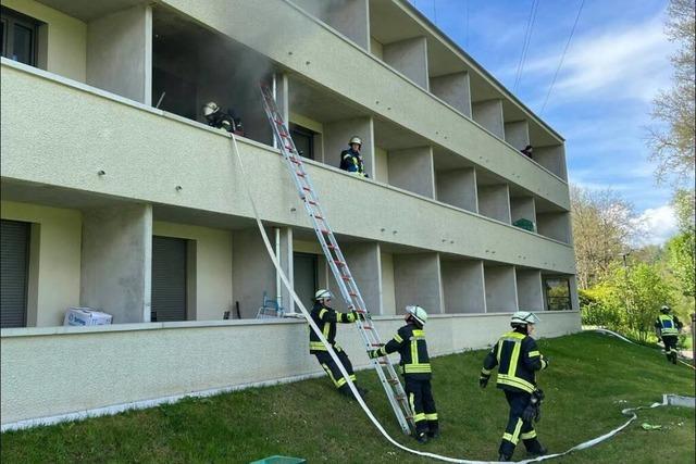 Die Feuerwehr Lrrach wird innerhalb von vier Stunden zu zwei Wohnungsbrnden gerufen