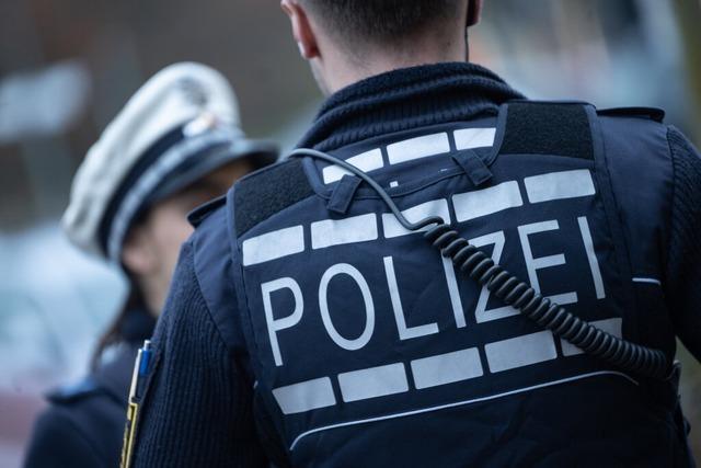 Mann soll in Frth einen Polizisten in den Oberschenkel gebissen haben