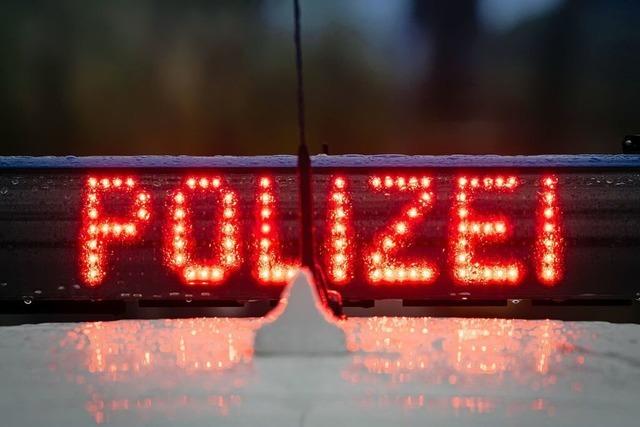 Auto auf Supermarkt-Parkplatz in Friesenheim-Oberweier in Brand gesetzt?