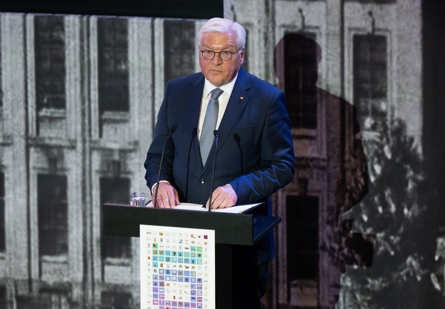 Bundespr&auml;sident Steinmeier unters...olle von Technik f&uuml;r die Zukunft.  | Foto: Sven Hoppe/dpa