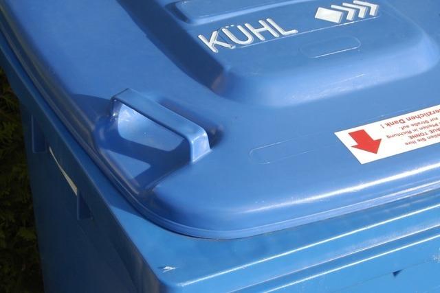Warum in Lrrach und Weil am Rhein die Papiertonnen tagelang ungeleert stehen bleiben