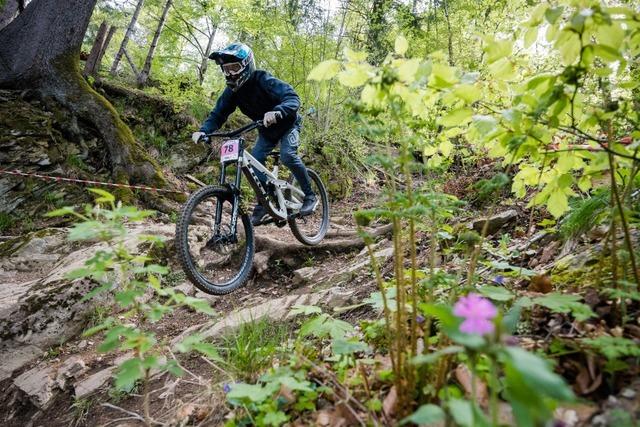 Hot Trail Series im Bikepark Todtnau: Mountainbiker messen sich beim Schweizer Downhill Bike Cup