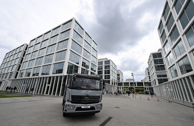 Daimler Truck will die Kosten in Deutschland senken. | Foto: Bernd Weißbrod/dpa Daimler Truck will die Kosten in Deutschland senken. | Foto: Bernd Weißbrod/dpa