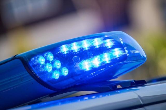 Unbekannte brechen im Lffinger Ortsteil Unadingen Autos auf und stehlen mehrere E-Bikes