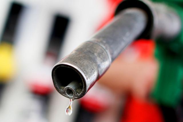 Auto brennt an Tankstelle an der A5 – Zeugen verhindern Schlimmeres