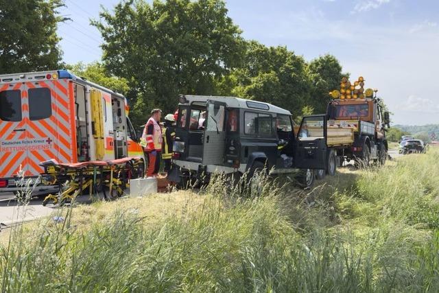 Gelndewagen fhrt bei Schliengen in Arbeitskolonne - ein Schwerverletzter