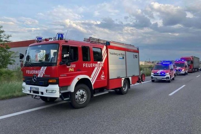 Die Neuenburger Feuerwehr war mit 18 Einsatzkräften am Unfallort. | Foto: Feuerwehr Neuenburg Die Neuenburger Feuerwehr war mit 18 Einsatzkräften am Unfallort. | Foto: Feuerwehr Neuenburg
