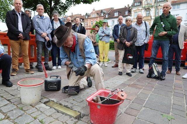 Neue Stolperschwelle vor dem Gefngnis in Lrrach erinnert an Verfolgte in der NS-Zeit