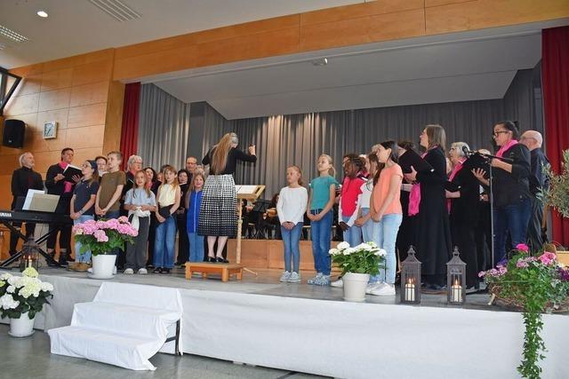 Chre und Zupfmusiker bieten musikalische Vielfalt