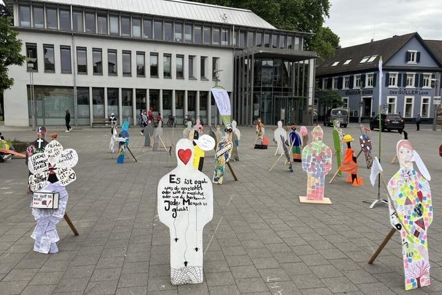 Verbundschule mit Demokratieausstellung auf Lahrer Rathausplatz