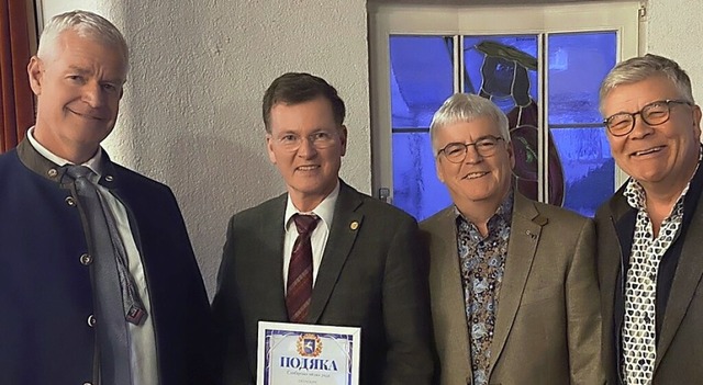 Werner Schneider, Lions-Vorsitzender M...ver Rein (von rechts) bei der Übergabe | Foto: Lions-Club Breisach-Kaiserstuhl-Tuniberg Werner Schneider, Lions-Vorsitzender M...ver Rein (von rechts) bei der Übergabe | Foto: Lions-Club Breisach-Kaiserstuhl-Tuniberg