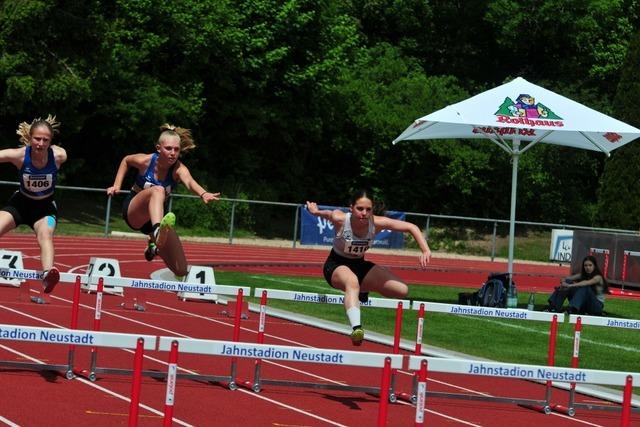 Titel fr Valentina Kietruschat und das Mdchenteamteam der LG Baar bei der badischen Meisterschaft