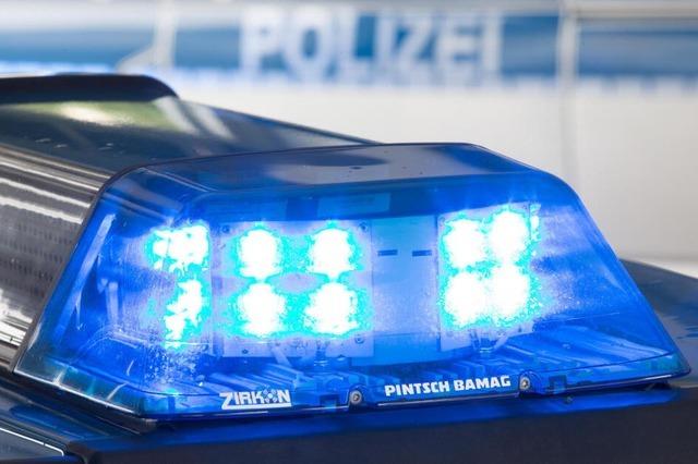 Unbekannte durchwhlen in Kirchzarten Autos und stehlen Pedelecs