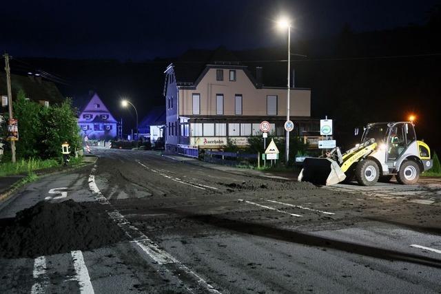 Kilometerlange Spur aus Klrschlamm in Unterfranken: "Spiegelglatt und uerst gefhrlich"