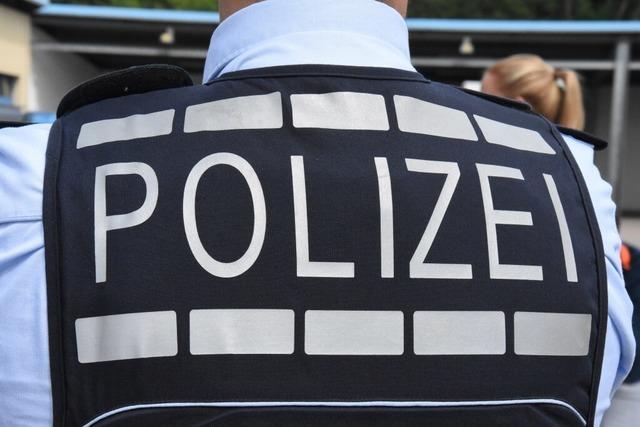 Taxi durchbricht Mauer: Drei Leichtverletzte in Schopfheim