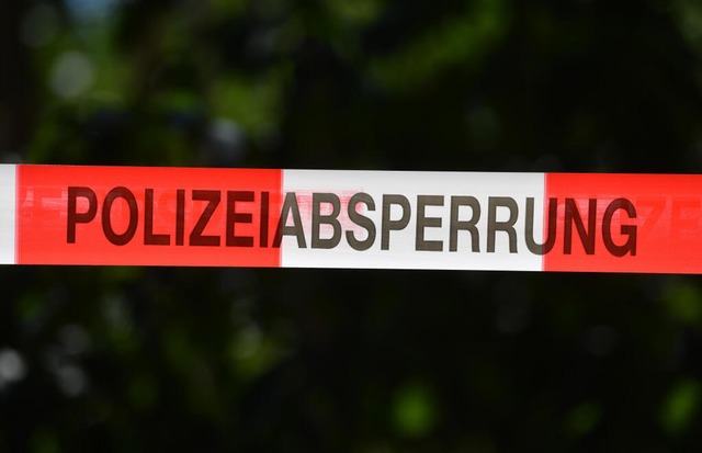 In Neuried ereignete sich am Freitag ein Unfall mit mehreren Verletzten. | Foto: Hendrik Schmidt (dpa) In Neuried ereignete sich am Freitag ein Unfall mit mehreren Verletzten. | Foto: Hendrik Schmidt (dpa)