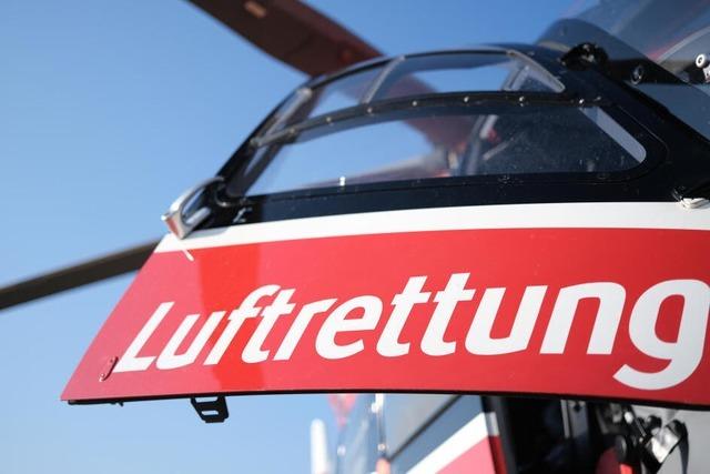 Traktor strzt bei St. Peter Hang hinab und berschlgt sich – Fahrer schwerstverletzt