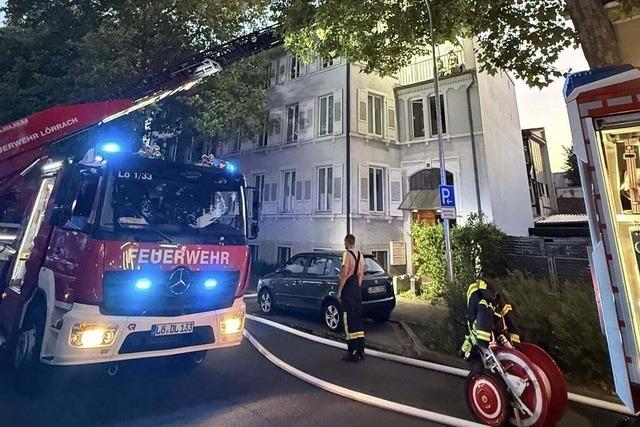 Feuerwehr lscht Balkonbrand in der Lrracher Innenstadt